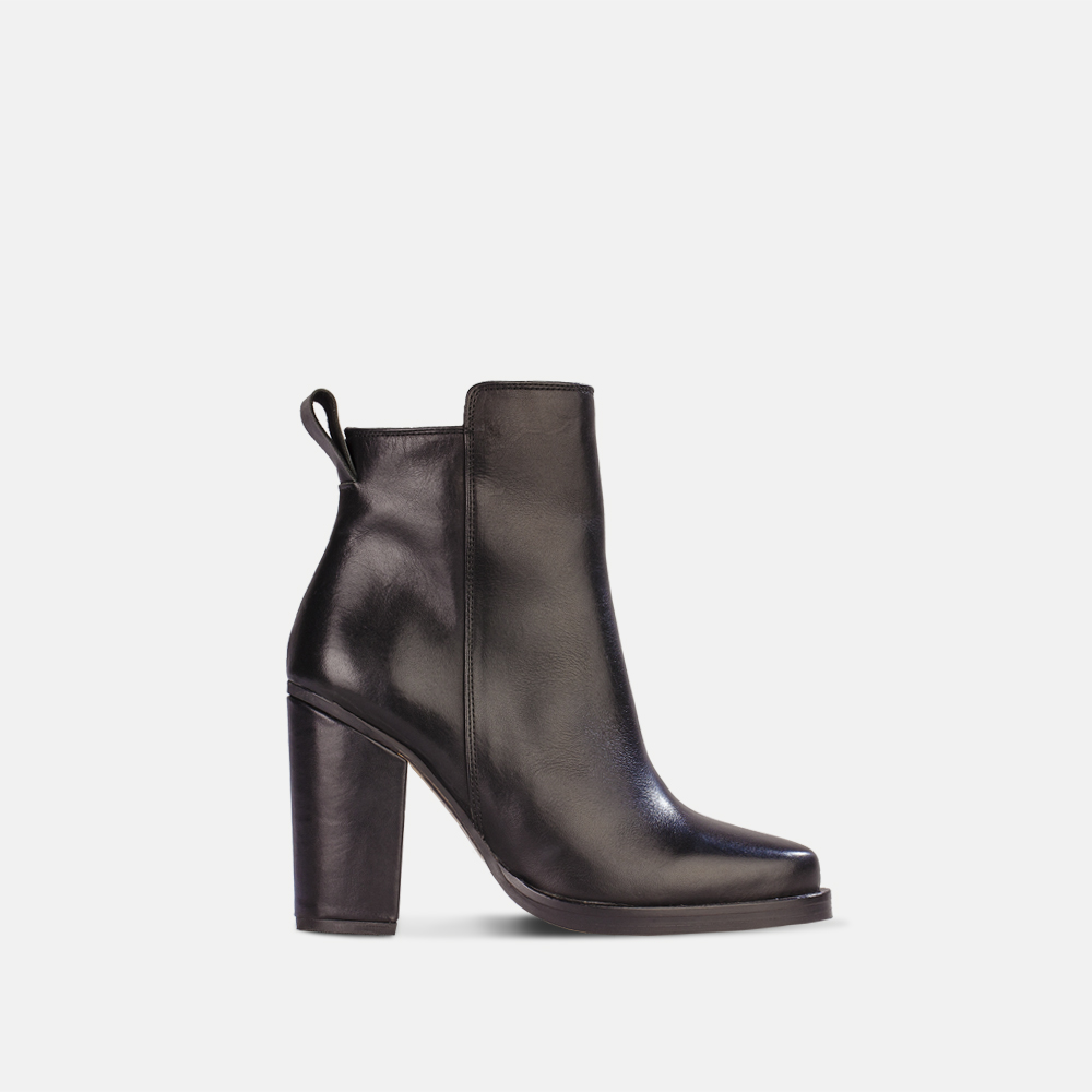 Carela Shoes